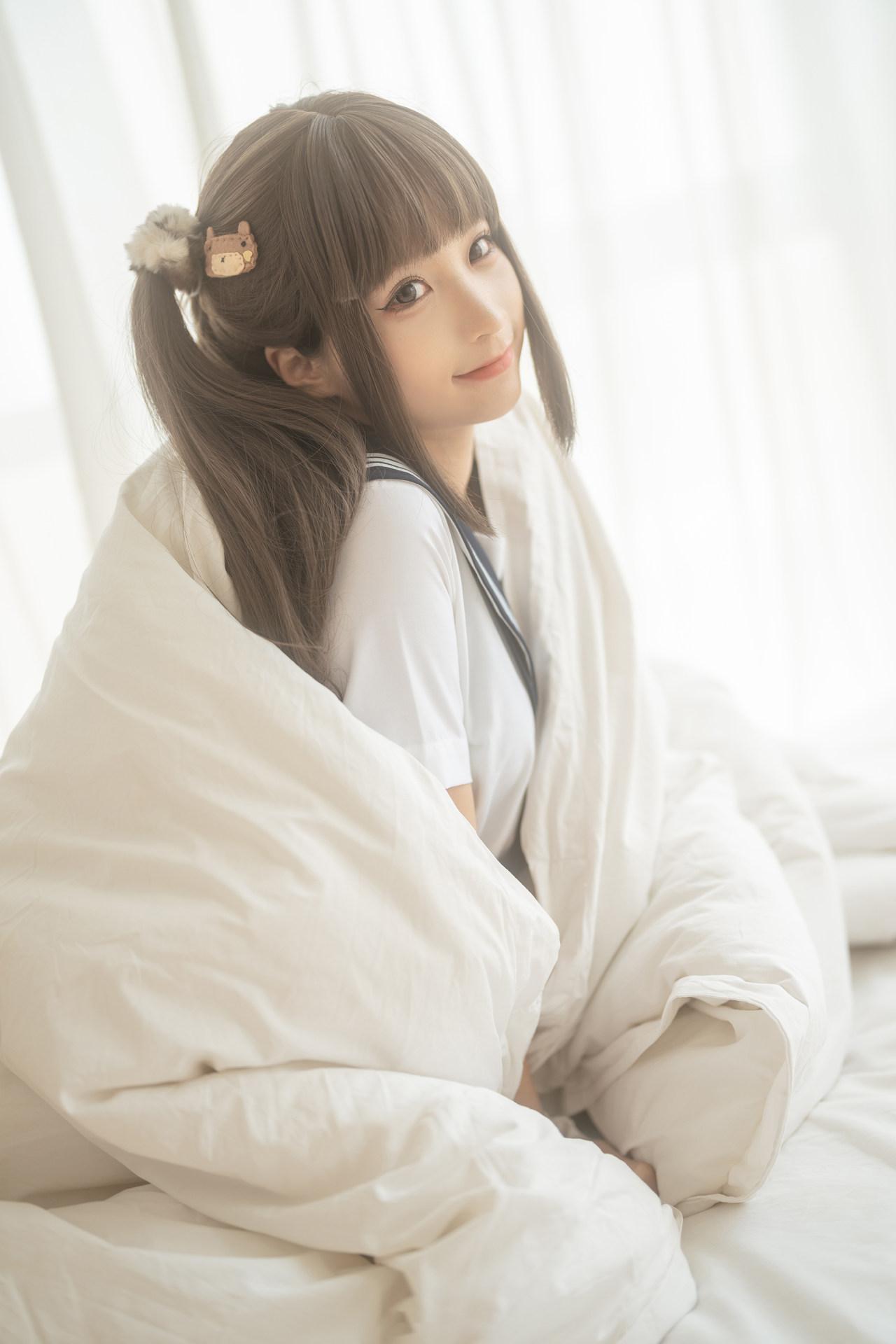 蠢沫沫《猛男必看》JK被窝美图欣赏-9