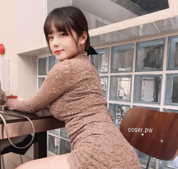 玉子烧姨姨高铁照片长什么样，养眼的很！-3