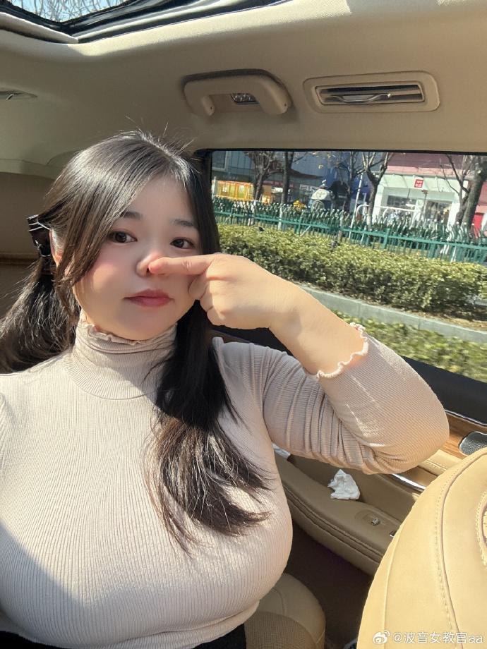 波音女教官个人简介，肉肉的女友反差十足-2