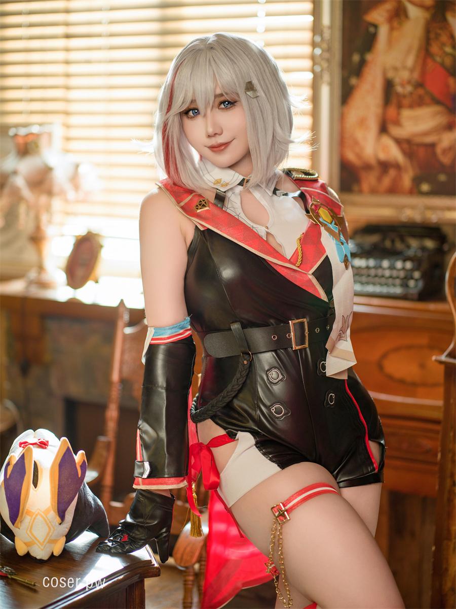 用心演绎，魅力无限——探索微博动漫博主麻花酱托帕COS-1