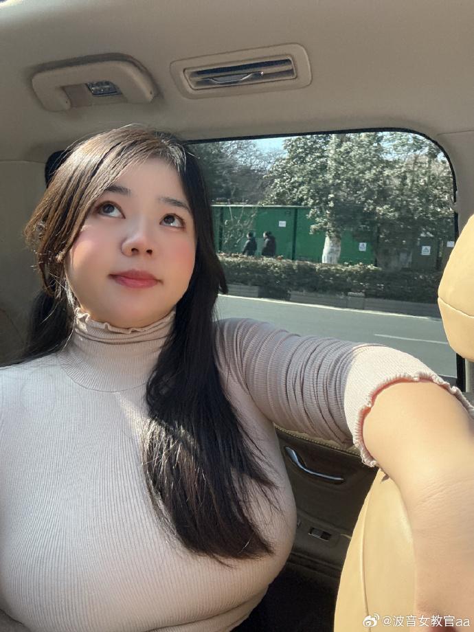 波音女教官个人简介，肉肉的女友反差十足-1