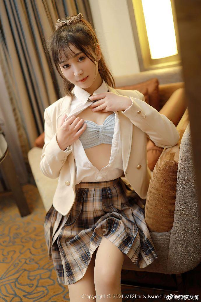 秀人小果冻儿个人简介及图片，白色萌系造型·活力可爱风-2