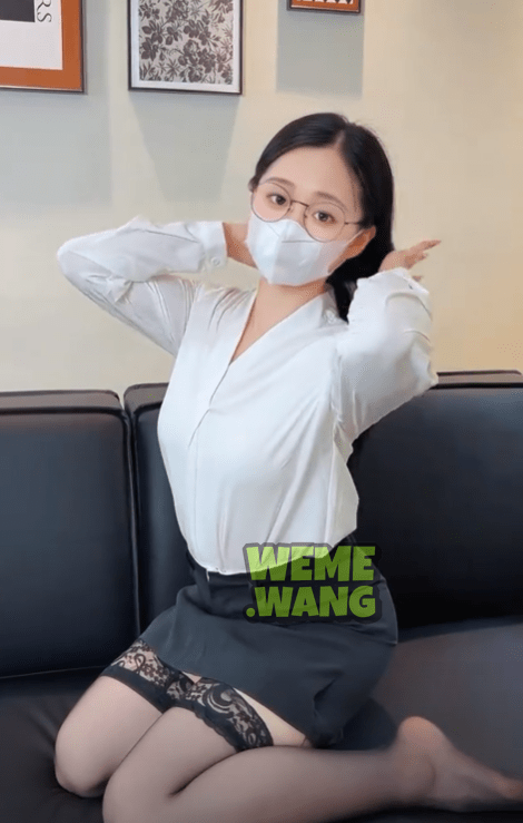 《抖音“喔喔小羊”：口罩下的时尚密码，OL风的无限可能》-3