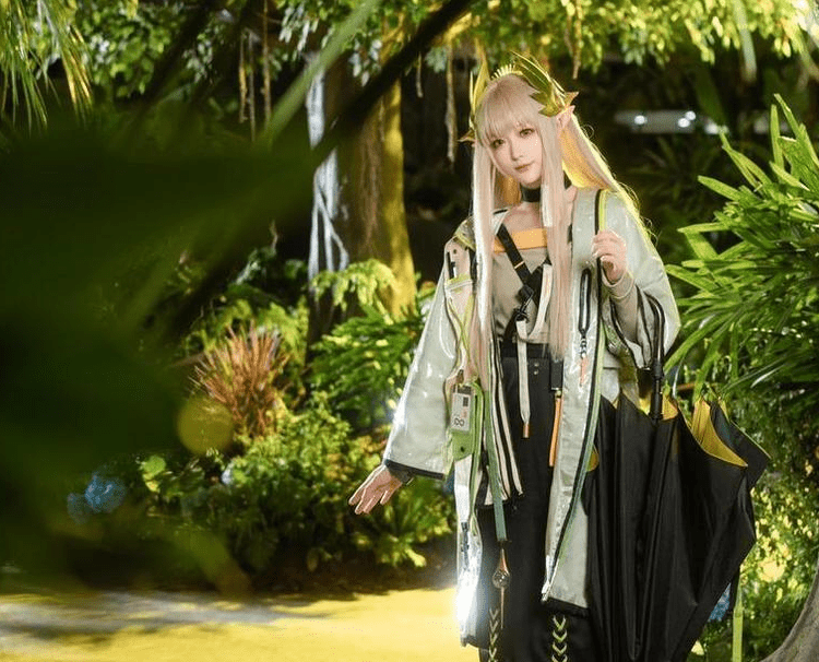 南宫cos新图出炉，化身可爱的小草神啦-1