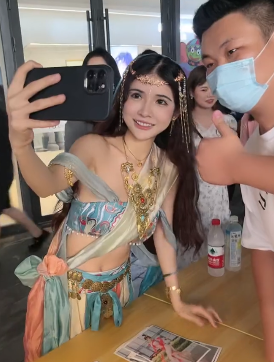 网红狗头萝莉又爆雷了 被质疑故意搞颜色-7 网红狗头萝莉又爆雷了 被质疑故意搞颜色-7