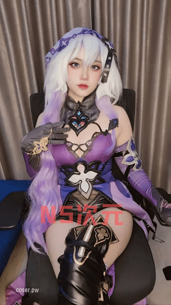 泰国COSER Khun_Beam的神秘占卜师黑天鹅-1