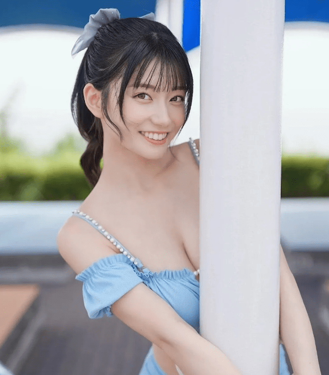 「千年一遇神乳」濑户环奈，迷蒙的眼神写真图片-2