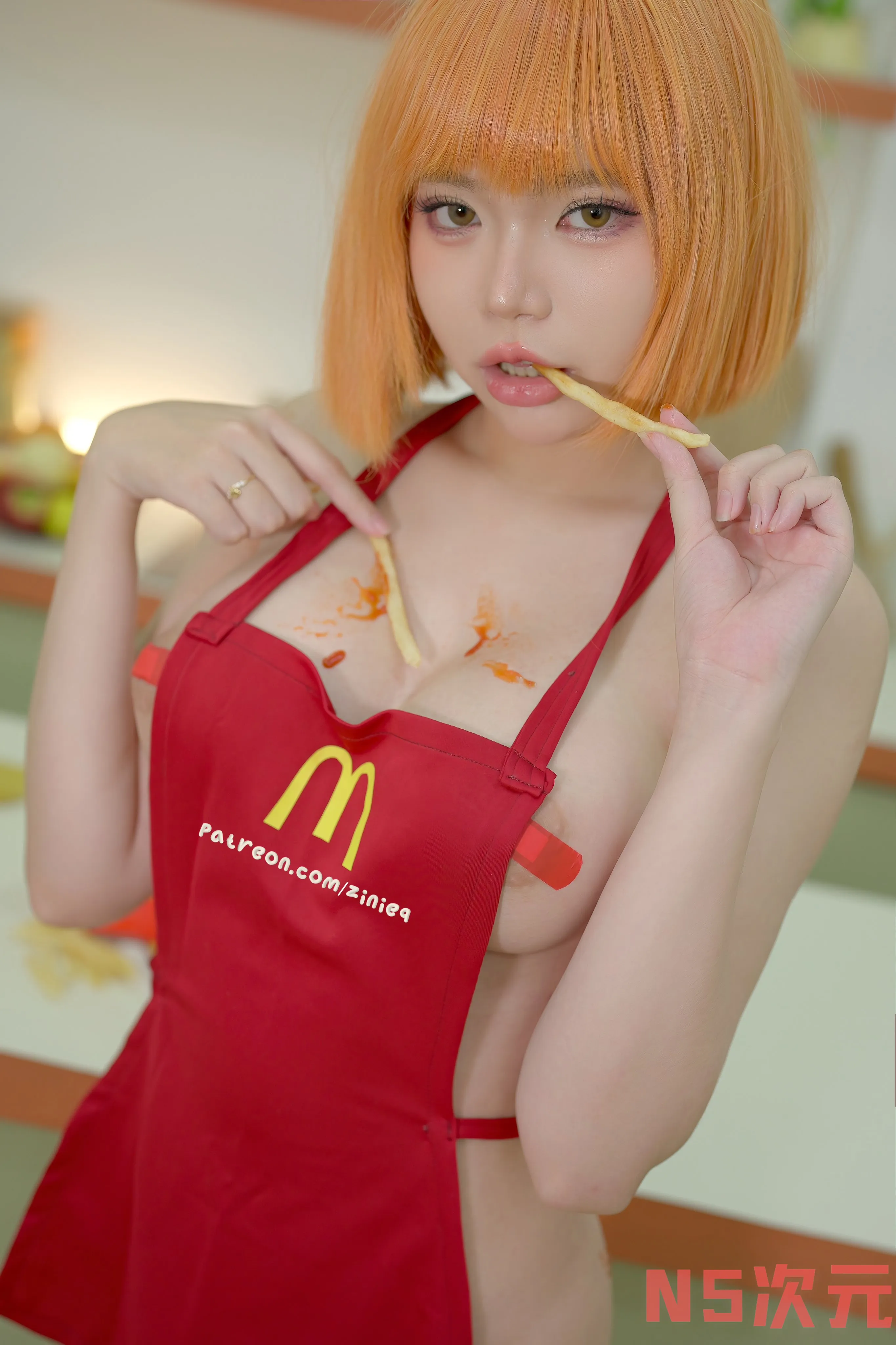 越南美女COSER「ZinieQ」业余爱好严守最后一道防线-2