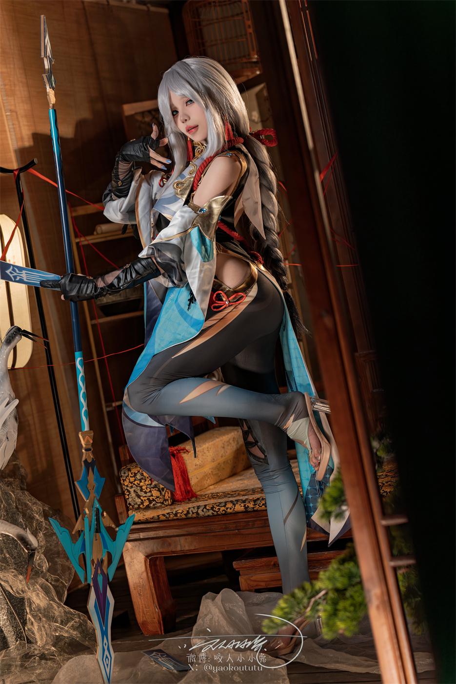 咬一口兔娘华甲VS申鹤COS，谁更好看？-1