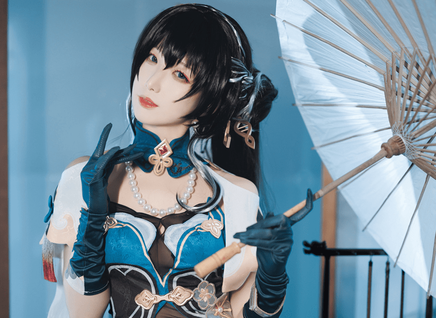 封疆疆v作品与风格，个人背景与职业发展-1