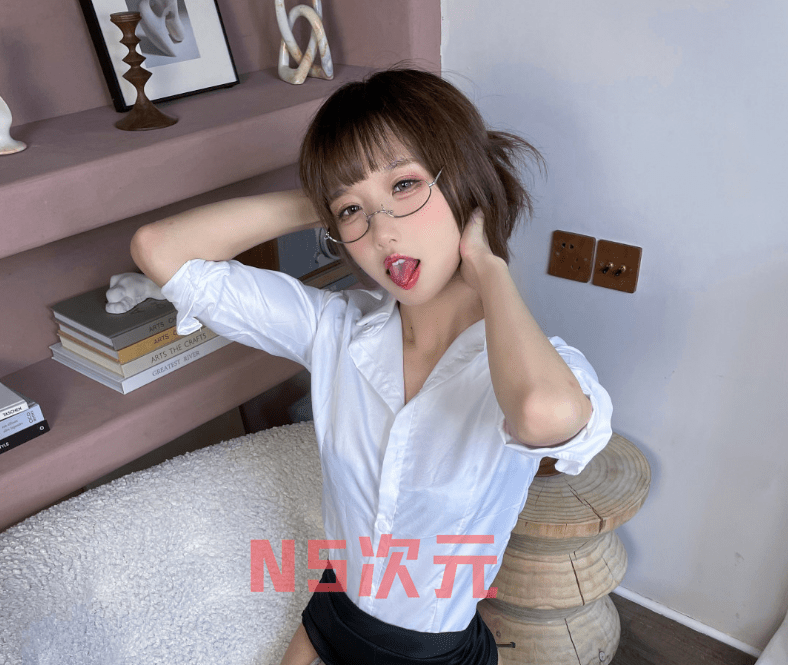 沉浸穿着品味中，阿包也是兔娘加冕图灰丝OL服-2