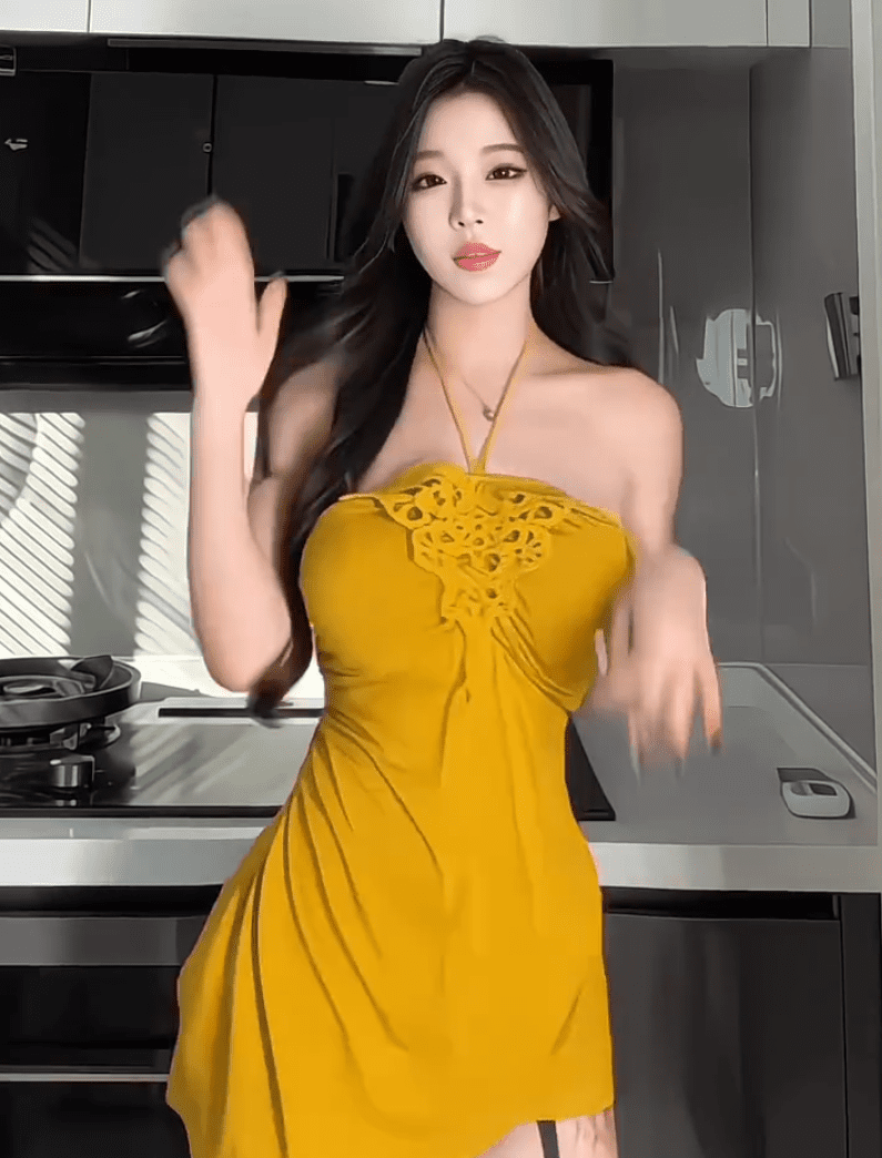 冯大美女个人简介，视觉冲击力极强的网感型纯欲美学-4