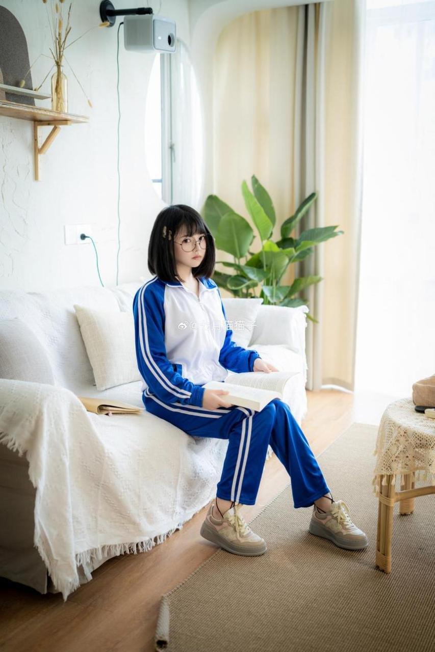 七月喵子双手挡镜头,美图合集再次更新 七月喵子双手挡镜头,美图合集再次更新