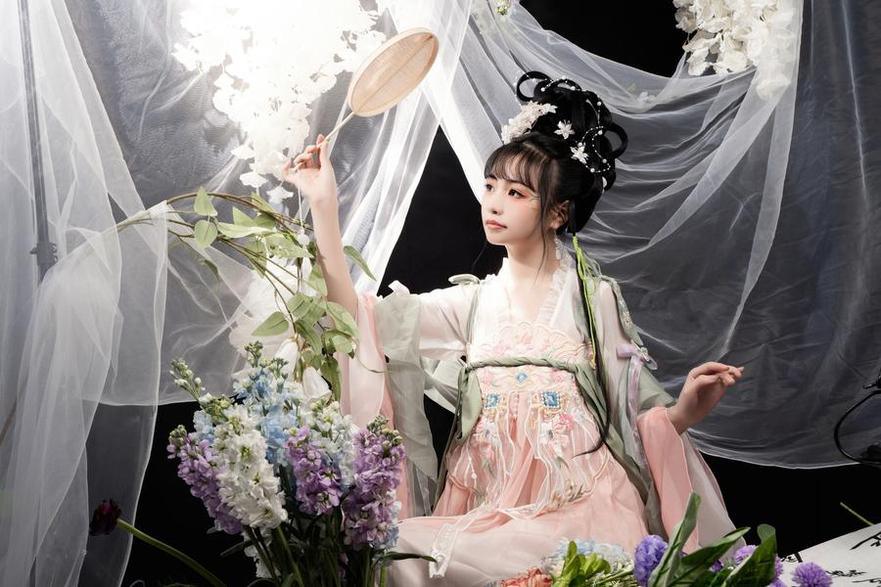 喵小吉cos神里,完美演绎代表人物 喵小吉cos神里,完美演绎代表人物