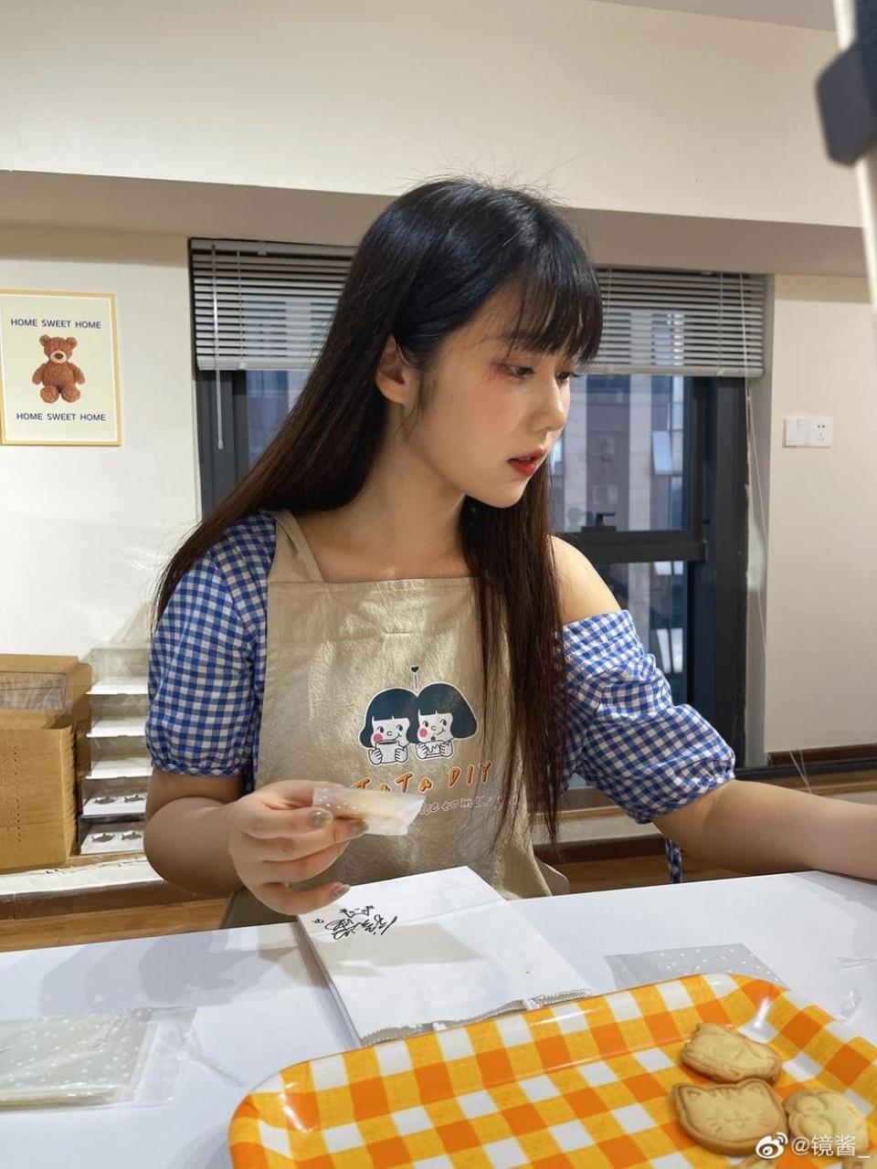 镜酱cos鬼刀照片,诠释黑暗系美学的瑰丽之作 镜酱cos鬼刀照片,诠释黑暗系美学的瑰丽之作