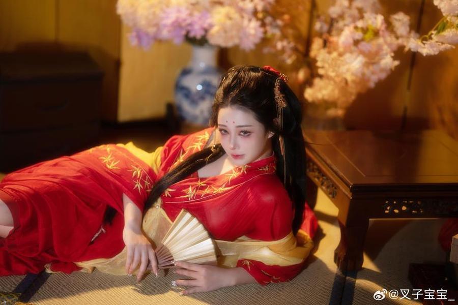叉子宝宝赤脚玩耍,摄影大师定格的瞬间。 叉子宝宝赤脚玩耍,摄影大师定格的瞬间。