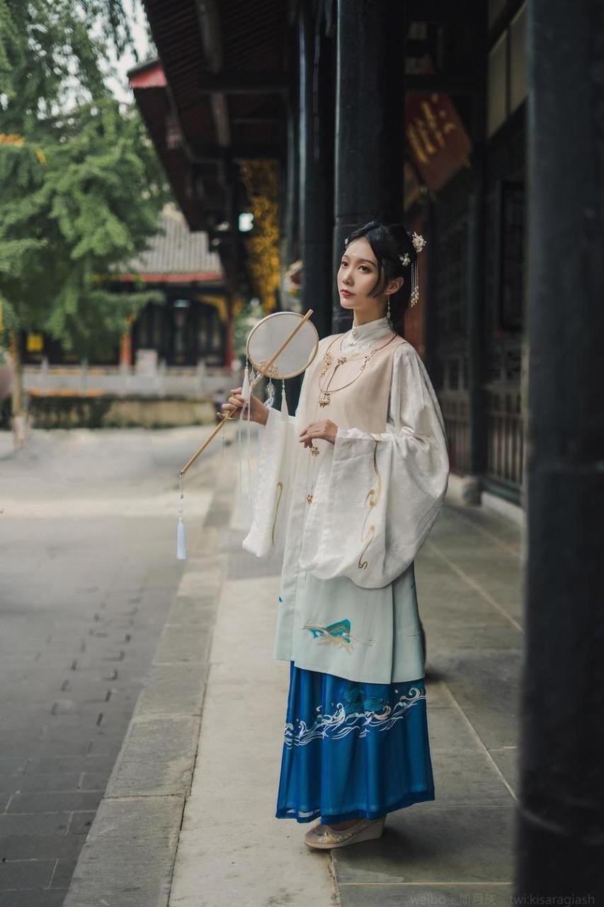 如月灰斯卡蒂cosplay精选,完美诠释最美女仆之咒的极致魅惑 如月灰斯卡蒂cosplay精选,完美诠释最美女仆之咒的极致魅惑
