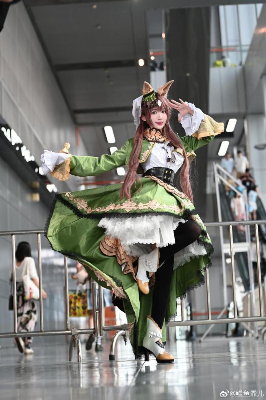鳗鱼霏儿coS呆毛高清美图：少女与鲸鱼